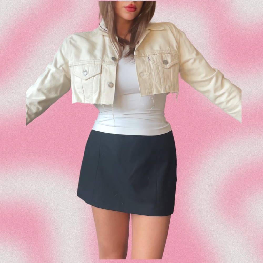 Levi’s Cream Cropped Frayed Denim Jacket - Size XS